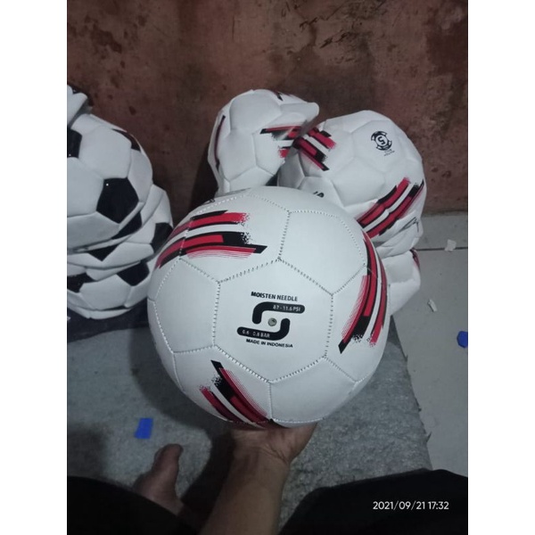 bola sepak bola ringan size 5 angklung