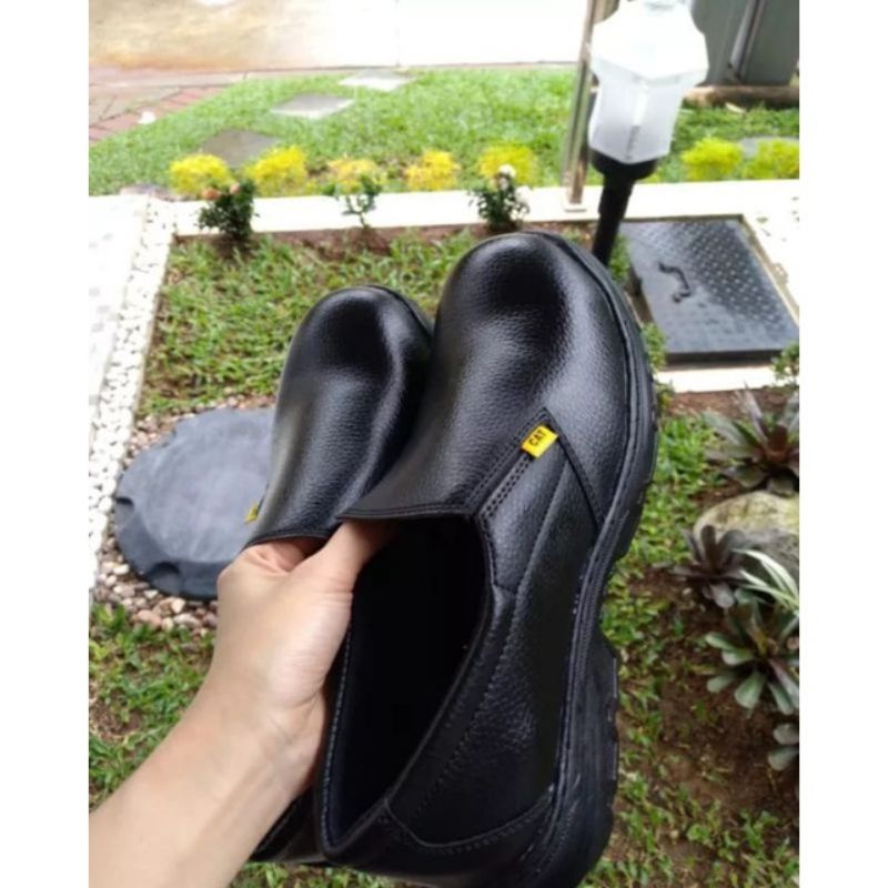 sepatu safetu slip on ujung besi/sepatu septy pria kerja palangan dan koki