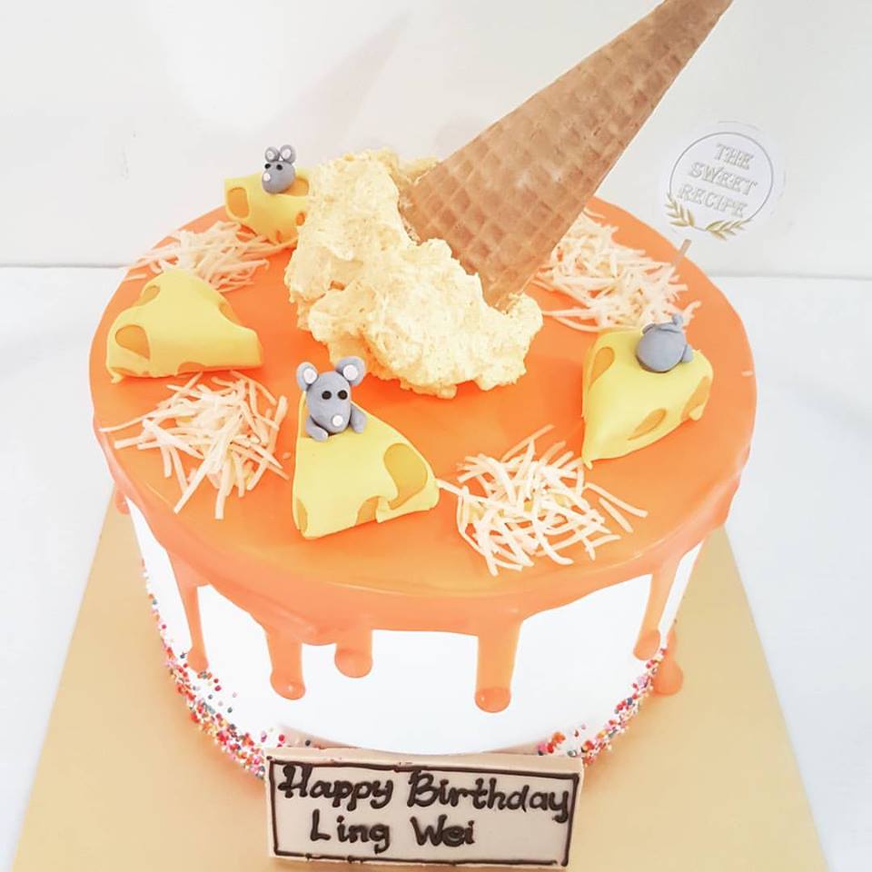 

Cone Cake With Mouse