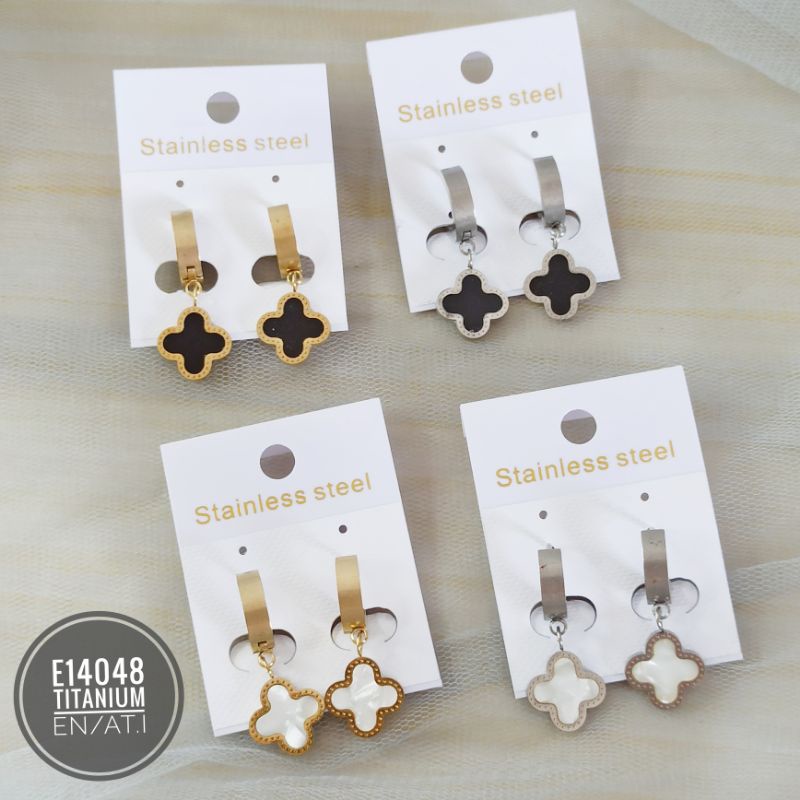 Anting titanium clover clip E14048