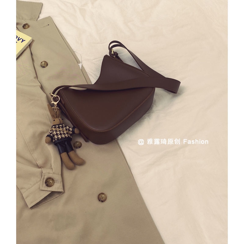 Red Serbaguna in Messenger tas wanita 2022 mode trendi baru retro ketiak tas Perancis tas pelana bahu minoritas