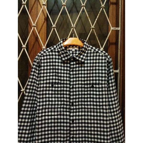 kemeja kasual soft flannel uniqlo second original L