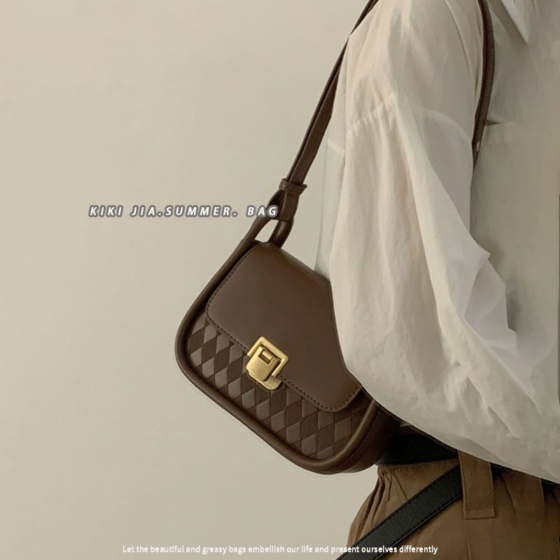 Red High-end tas kecil wanita 2022 baru trendi fashion retro tas bahu ketiak all-match tekstur utusan tas persegi kecil