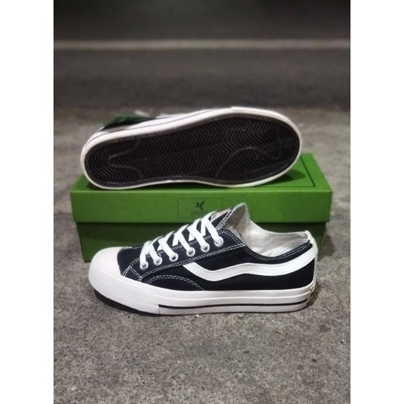 Sepatu lakker original sepatu kasual sneaker pria wanita hitam putih ukuran 38-43