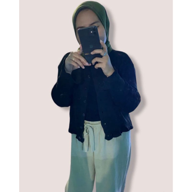 BAILEY CARDI RAJUT KRIWIL / ANGEL BOTON SKIRT / CARDIGAN CROP KRIWIL