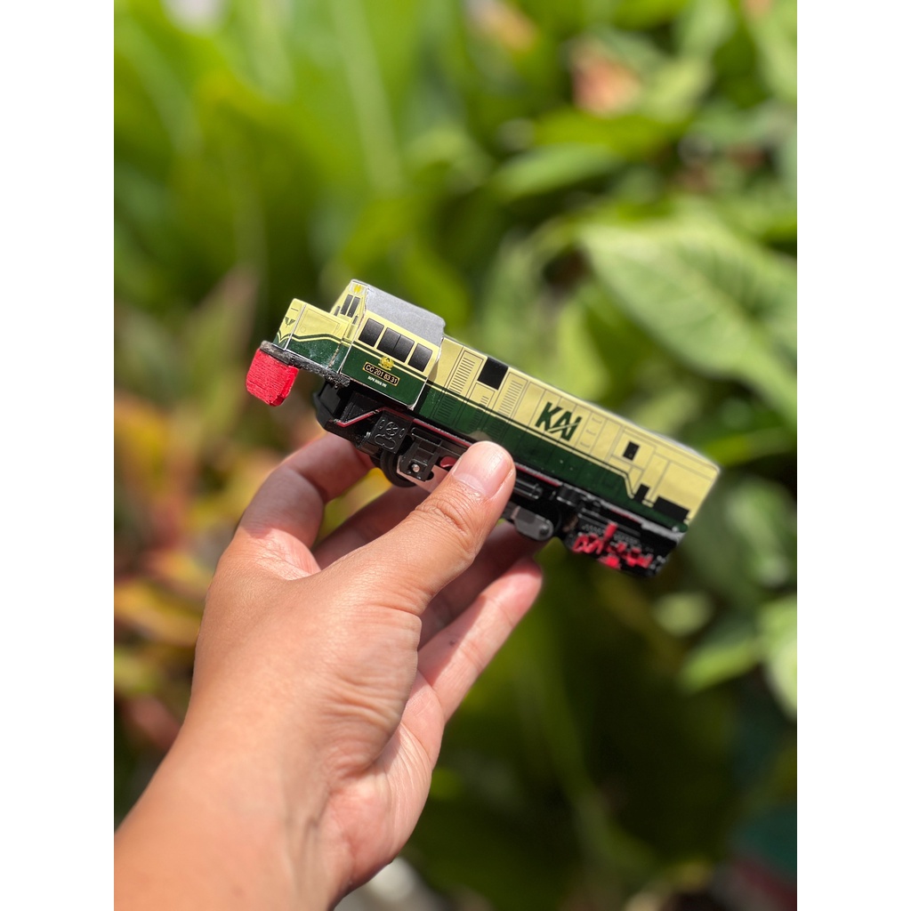 Mainan Kereta Api Indonesia Lokomotif CC 201 Vintage Mesin Dinamo | Miniatur Kereta Api kayu Terbaru