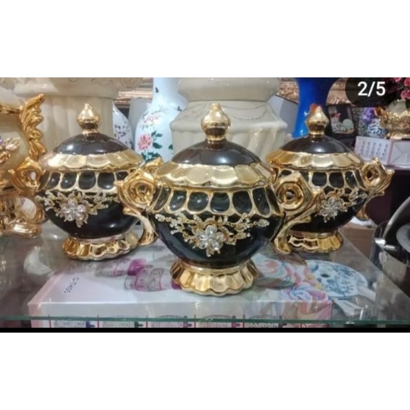 Toples Keramik Pajangan Lemari/Keramik Hias/Keramik Import