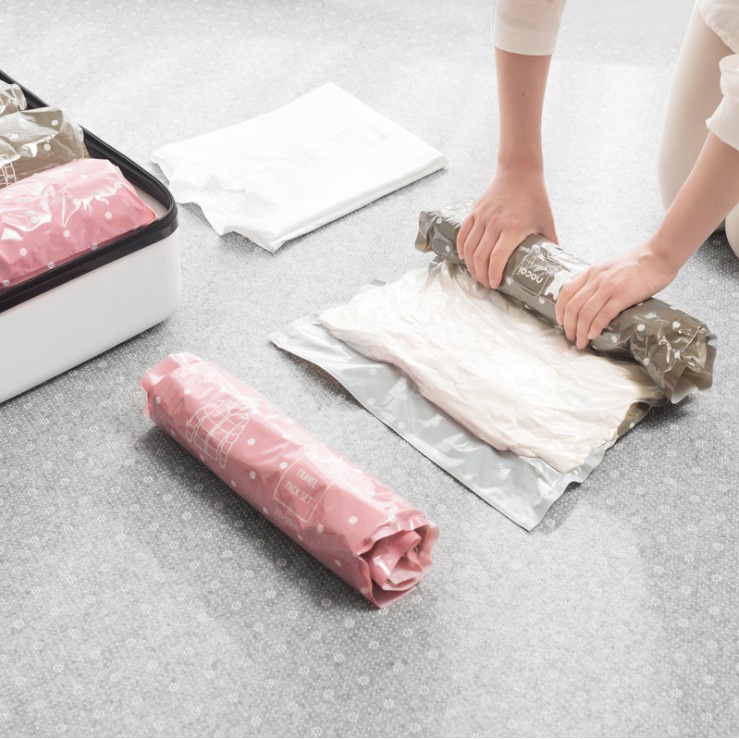 Travel Pack SET Plastik Vakum Pakaian Kedap Udara Vacuum Bag Kantong Press Baju Hand Roller Kompres Kedap Udara
