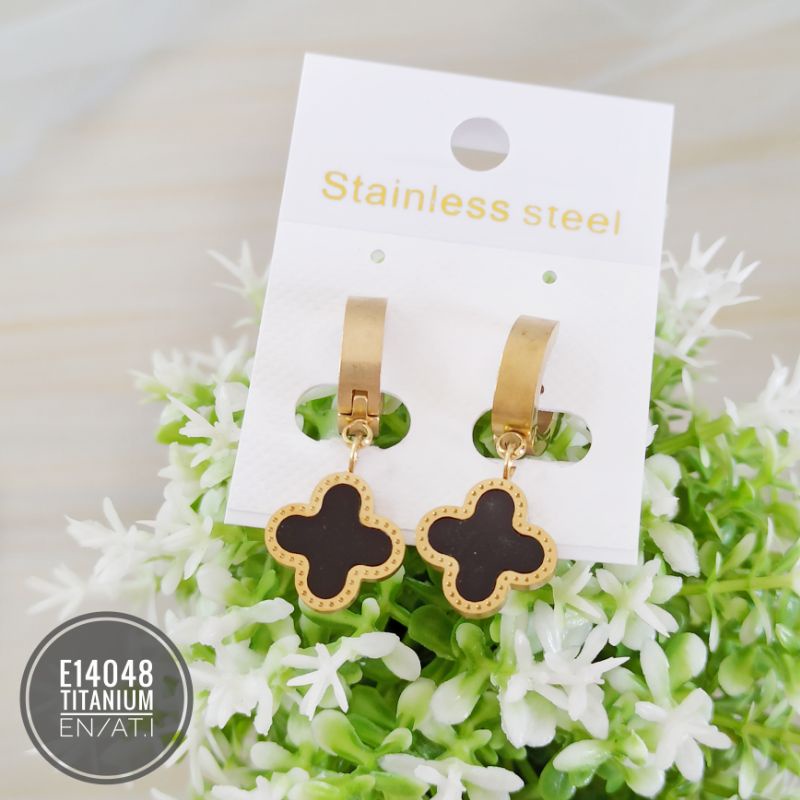 Anting titanium clover clip E14048