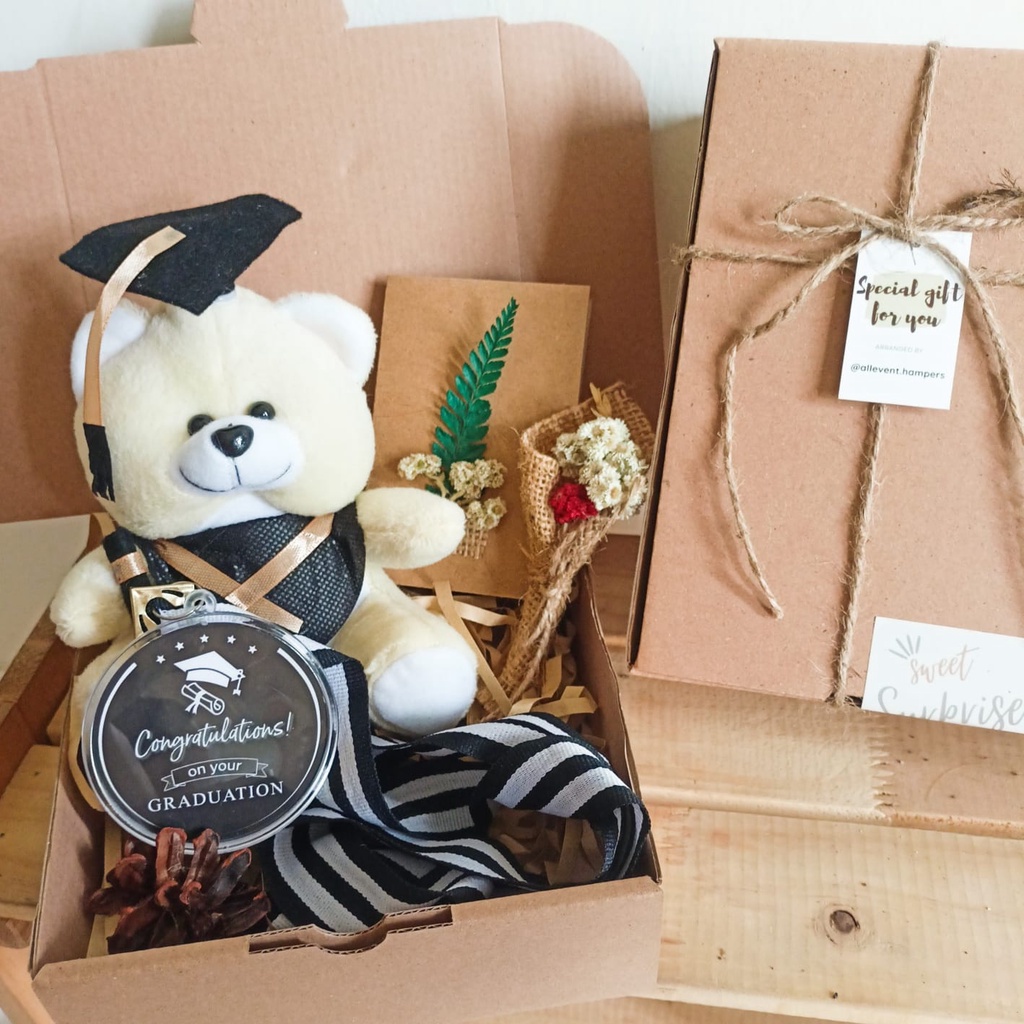 KADO WISUDA HAMPERS BONEKA BERUANG CONGRADUATION MEDALI