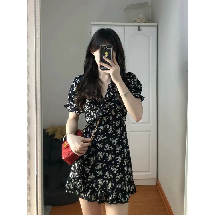 Red 2022 musim panas baru hitam bunga gaun high-end temperamen French retro tea break slim v-neck dress wanita