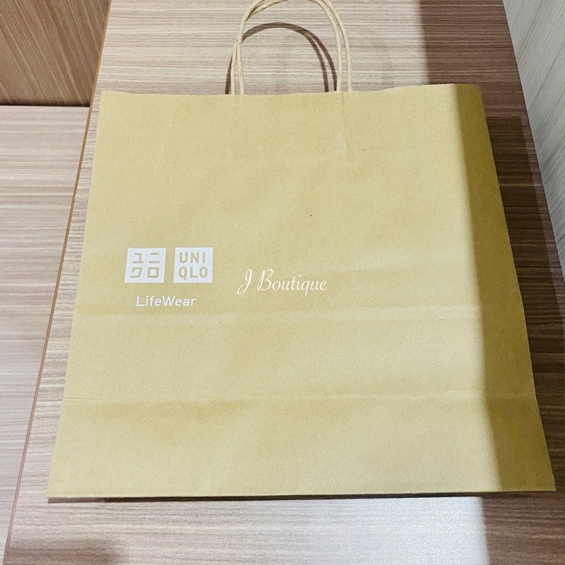 

Paper Bag Uniqlo Paperbag Shopping Bag Reusable Souvenir Tas Belanja Serbaguna Daur Ulang