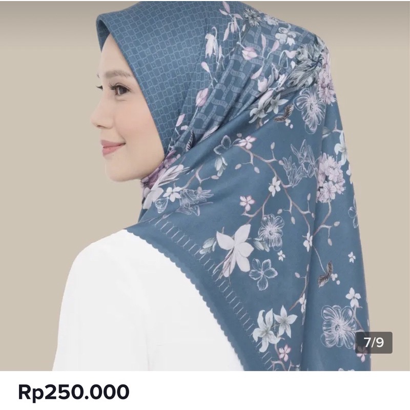 wearing Klamby savana scarf