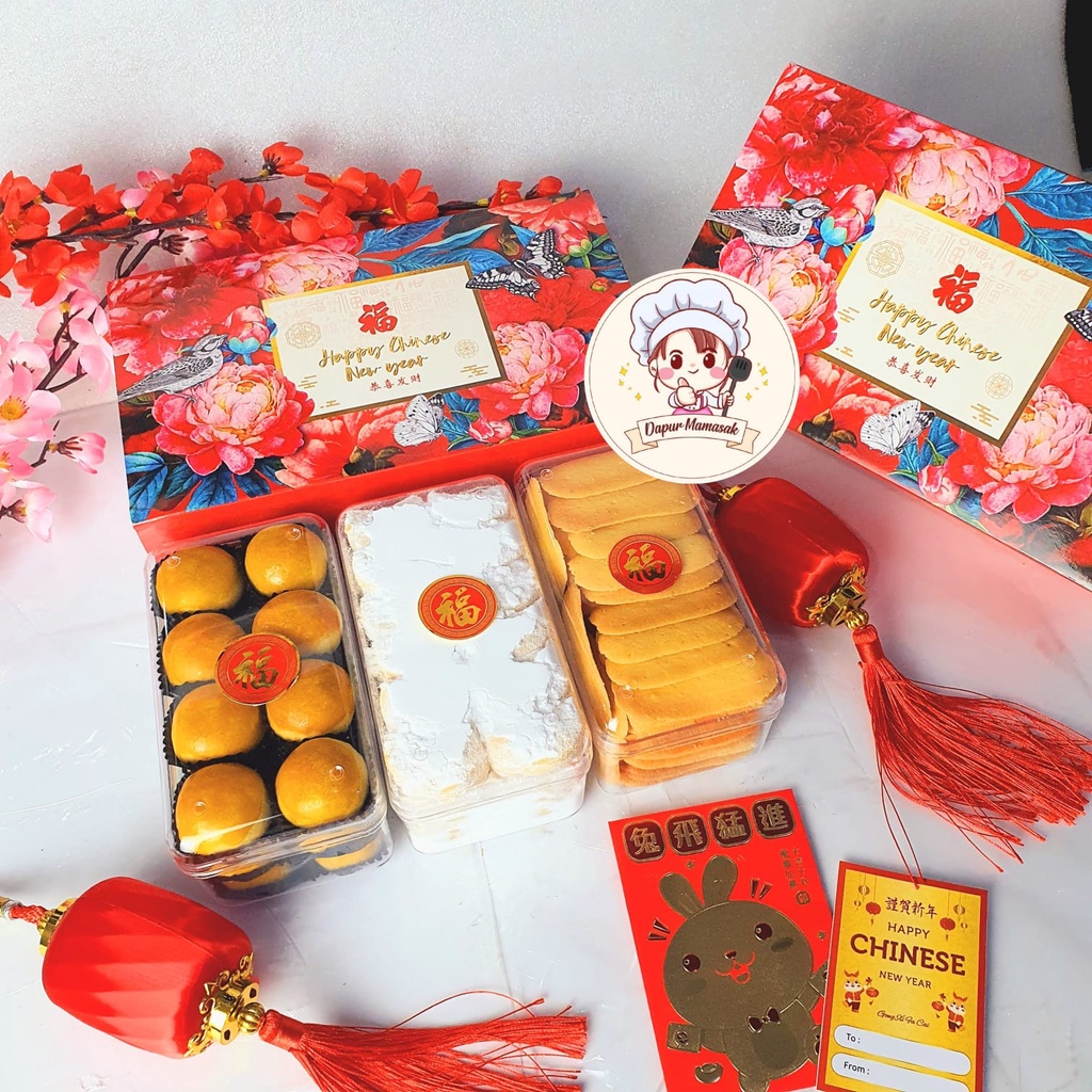 

DM - Premium Box Imlek Bingkisan Hampers / Kue Nastar Wisman / Kue Sincia / Paket Kue Imlek / Kue Lidah Kucing Gurih / Hampers New Year / Paketan Kue Kering / Hampers Kue Kering / Hampers Murah / Nastar Wisman Premium / Paketan Kue Tahun Baru