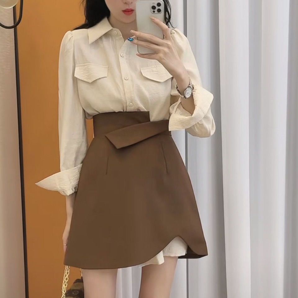 Red Frosty Style Shirt Wanita Rasa Desain Niche Retro Gaya Hong Kong Rok Pendek Rok Wanita Musim Gugur Slimming Suit dua Potong Set