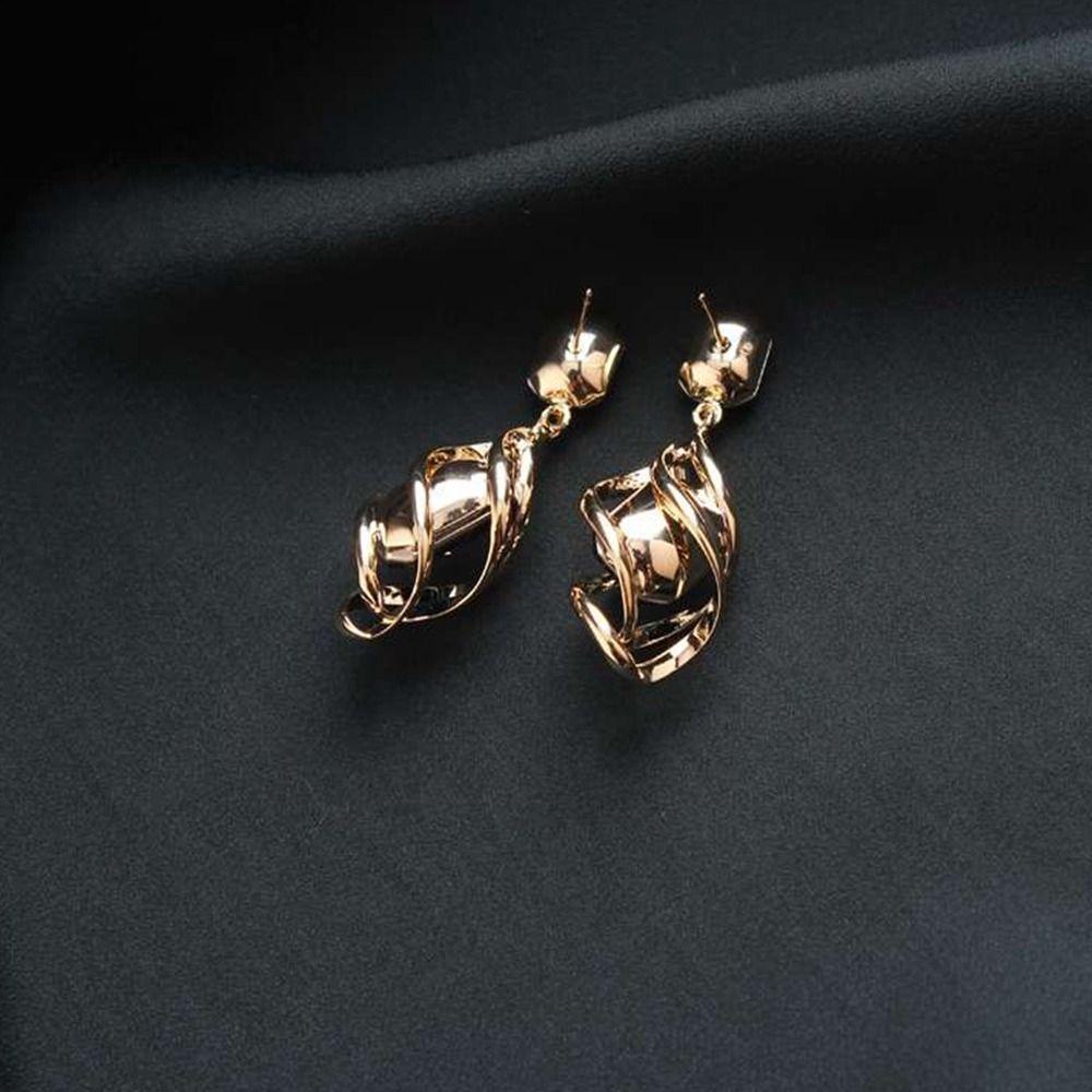 Mxbeauty Anting Wanita Elegan Halus Berkilau Trendi Niche Desain Fashion Perhiasan Gadis Hadiah Berlian Imitasi Alloy Gaya Korea Menjuntai Earrings