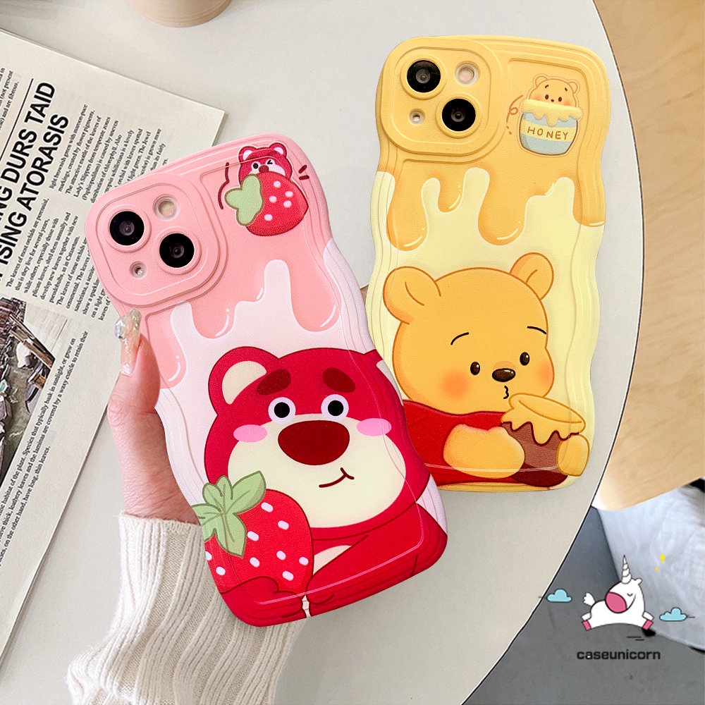 IPHONE Casing Ponsel Pasangan Lucu Kompatibel Untuk Iphone11 14 13 12 Pro Max XR 14 6 6s 87 Plus X XS Max SE 2020 Kartun Winnie the Pooh Beruang Strawberry Lotos Tepi Bergelombang Lembut Tpu Penutup Belakang