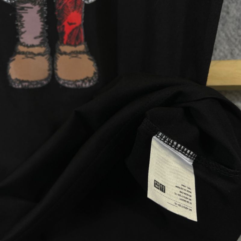 KAOS T-SHIRT UNIQLO X KAWS FULLTAG &amp; LEBEL PREMIUM QUALITY (BESTSELLER)