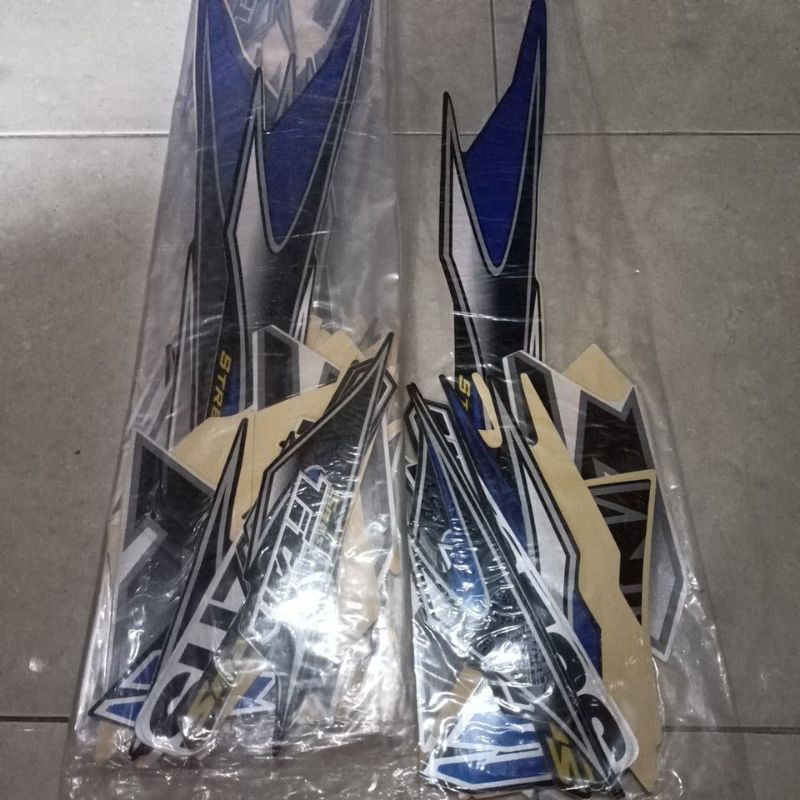 striping sticker les body Suzuki smash Titan hitam putih