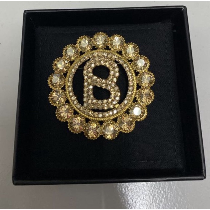 SOLD Sara Brooch Buttonscarves GOLDEN