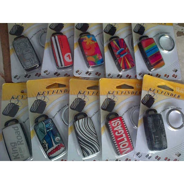 Siul on off key finder gantungan kunci siul whistle motif saklar reseller drosphip barang unik china koleksi aksesoris motor