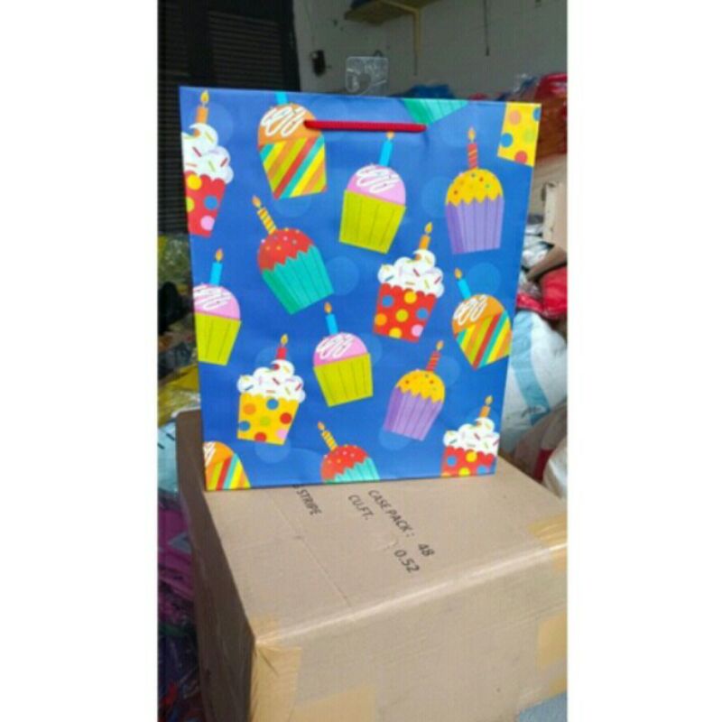 

PAPERBAG MOTIF CAKE