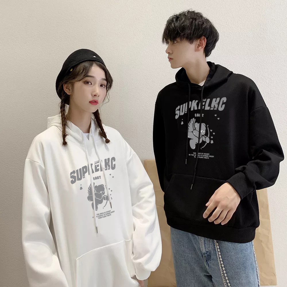 Promo COD Hoodie Couple Pasangan Pria Wanita Cupid Bear Hits Kekinian Baju Atasan Kasual Longgar Cetakan Kartun Kreatif Baru Pria dan Wanita Sweter Bertudung Beruang Cupid Pakaian Pasangan Musim Semi dan Musim Gugur