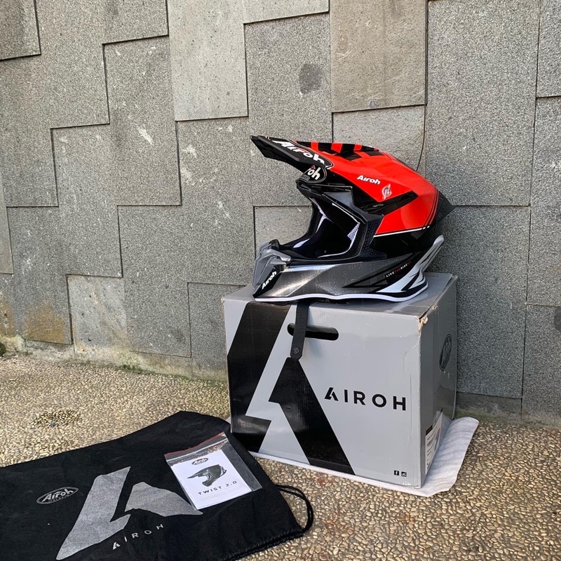 Airoh twist 2.0 red tech gloss 2021