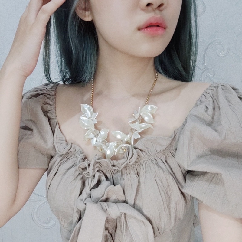 Alison Flowery Pearl Necklace Kalung Crystal Panjang Hijab Bunga Kristal Rantai
