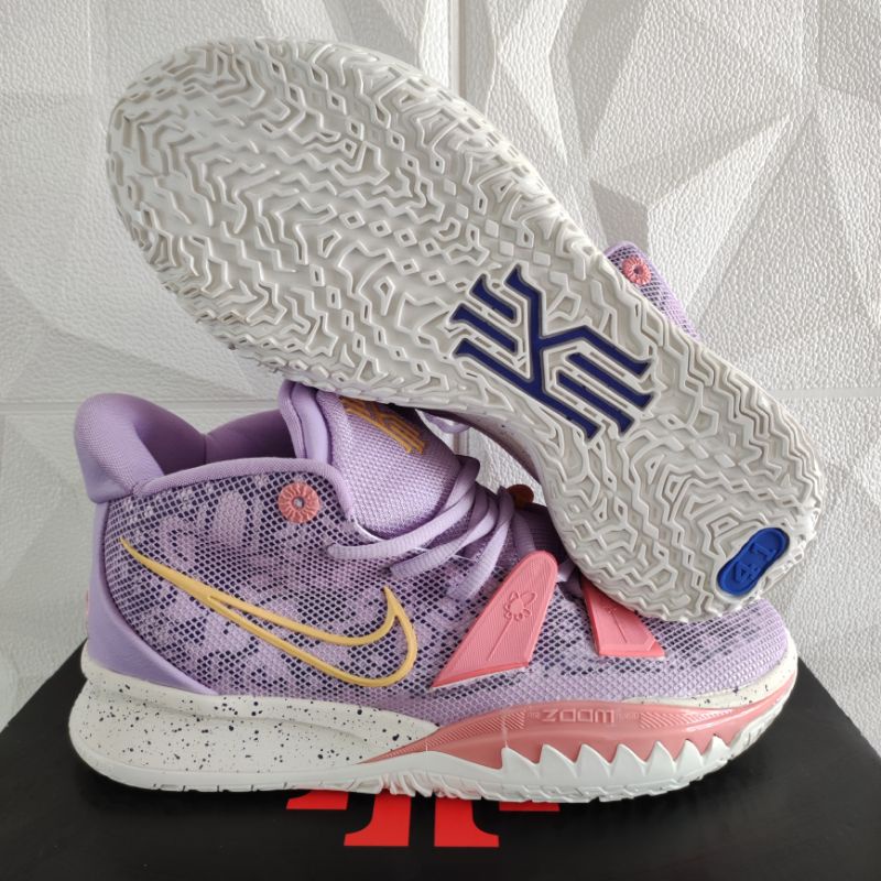 SEPATU BASKET KYRIE 7 DAUGHTERS