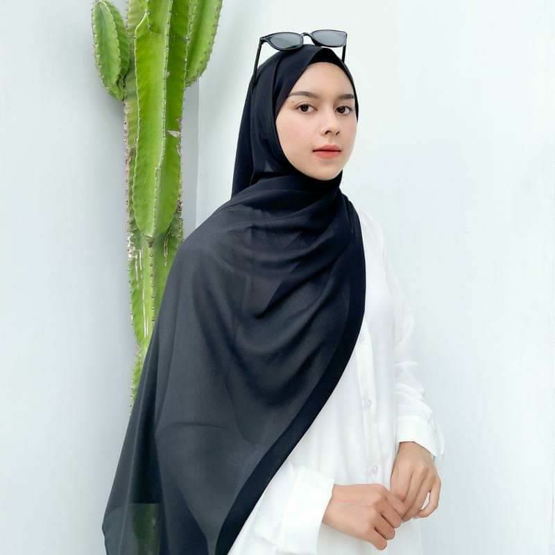 HIJAB PASHMINA CERUTY BABYDOLL Trend terbaru fashion ootd muslim wanita jilbab cantik kerudung tegak