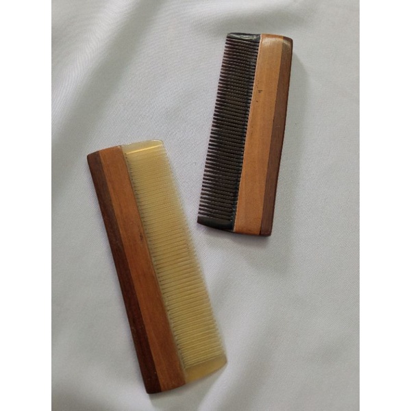 Sisir kesehatan  berbahan asli tanduk dengan pegangan kayu/ Sisir kerajinan tanduk
