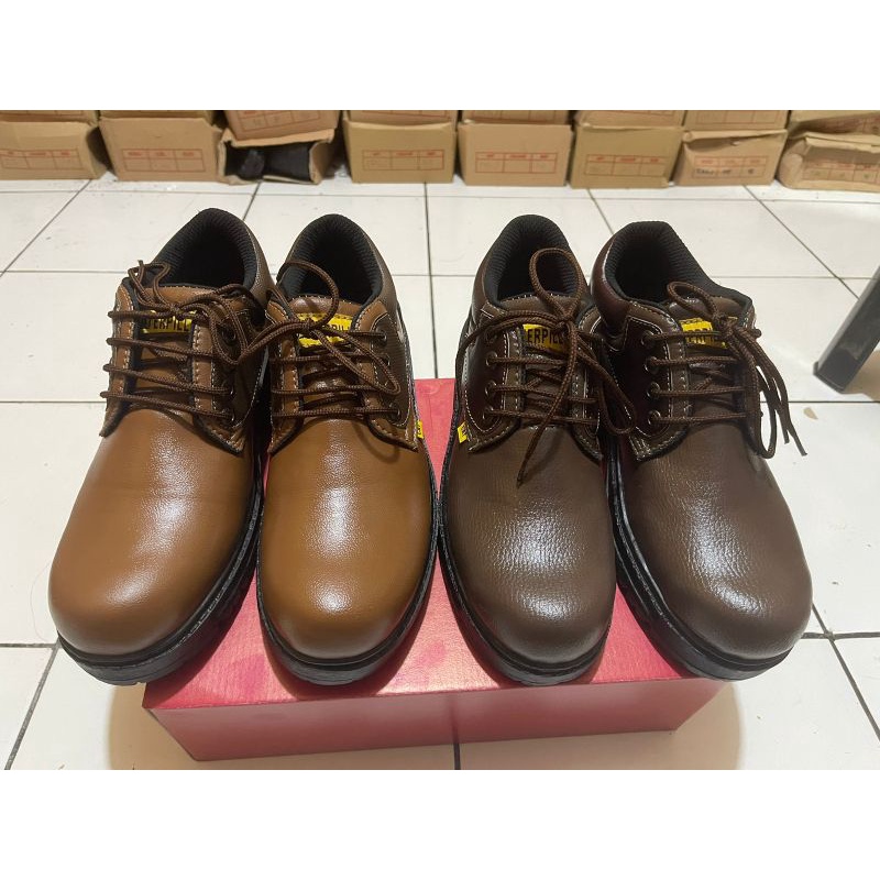 sepatu safety Caterpillar ujung besi, sepatu pria terlaris