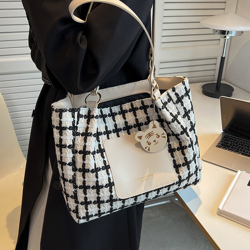 ☁Sera net red hot style tote bag female 2022 new canvas plaid large capacity bag student class shoulder bag