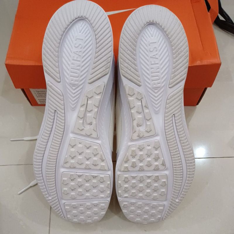 Sepatu Nike Varsity Leather (GS)