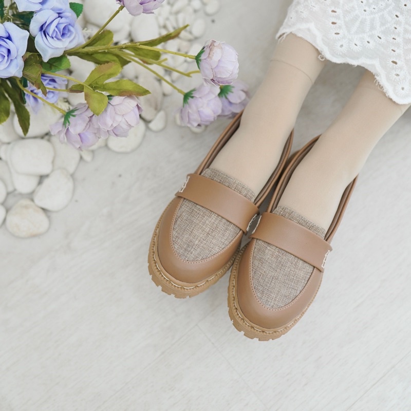 GRETA - Sepatu wanita / Loafers wanita/ Docmart wanita