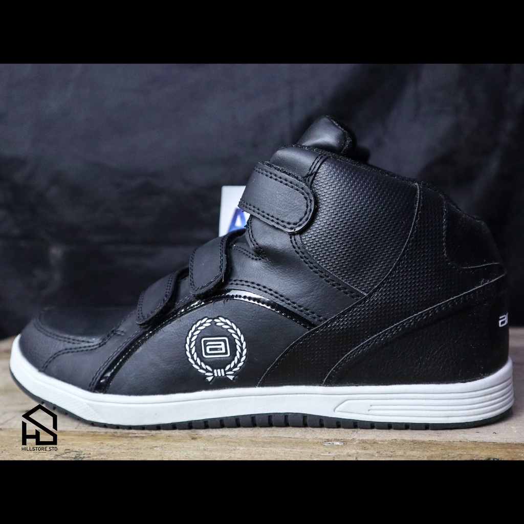 ando hitman sneakers/sepatu