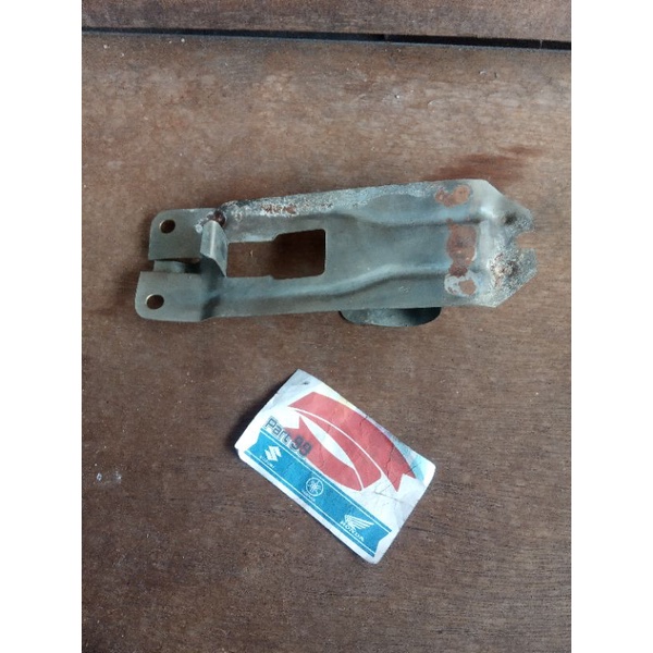 besi dudukan tempat aki suzuki a100 a 100