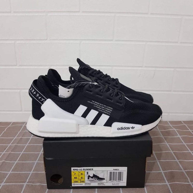 Adi*d*a*s NMD r1 Black White