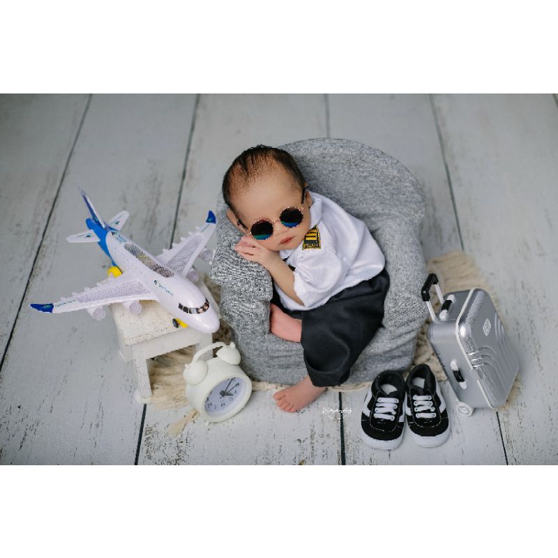 set pilot properti foto newborn