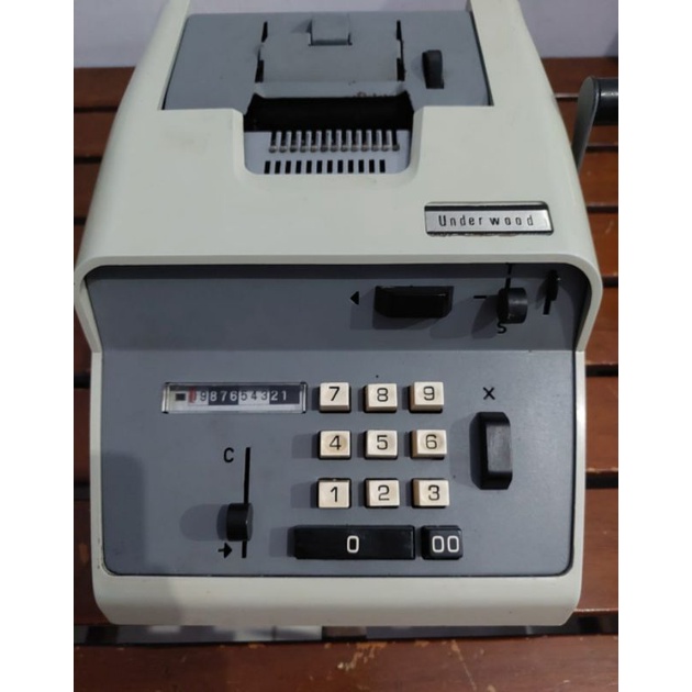 

KALKULATOR LANGKA 1960 OLIVETTI