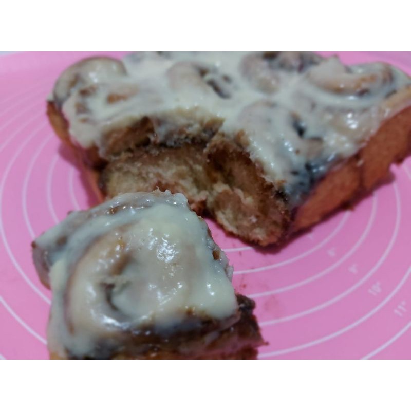 

BIG SIZE 22x22cm | Cinnamon Roll Cream Cheese| Lembut dan Padat|