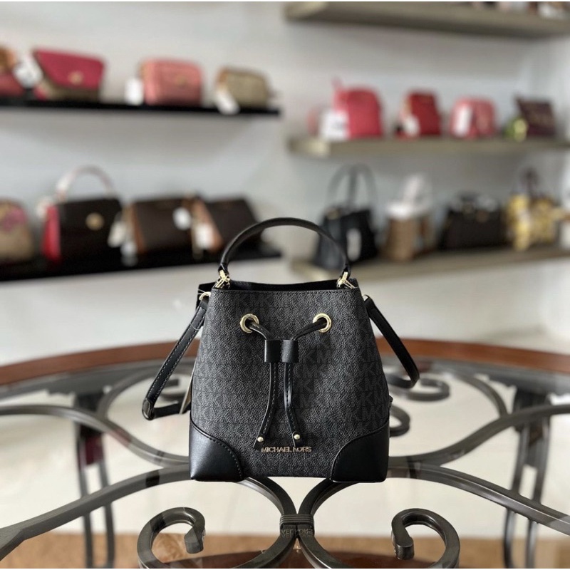 MK MERCER SMALL DRWASTING BUCKET MESSENGERSIGN BLACK