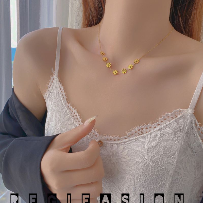 Kalung Titanium Wanita Korea Emas 18K Kalung Wanita Korea Liontin Bunga Cantik Kalung Titanium Asli Anti Karat Tidak Luntur