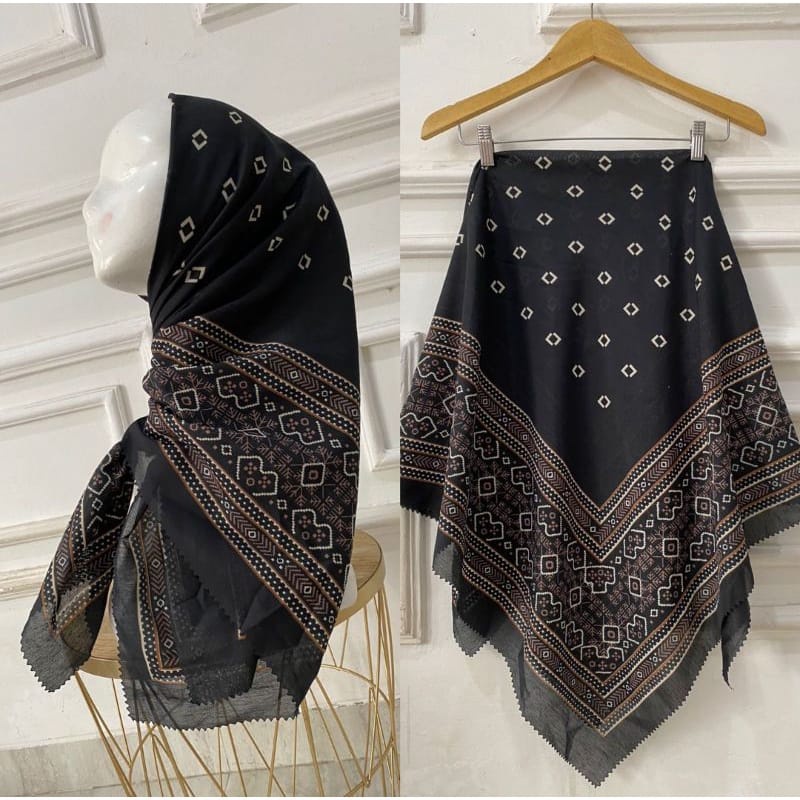 HIJAB VOAL MOTIF KODE 875 HITAM HIJAB VOAL MOTIF SEGIEMPAT