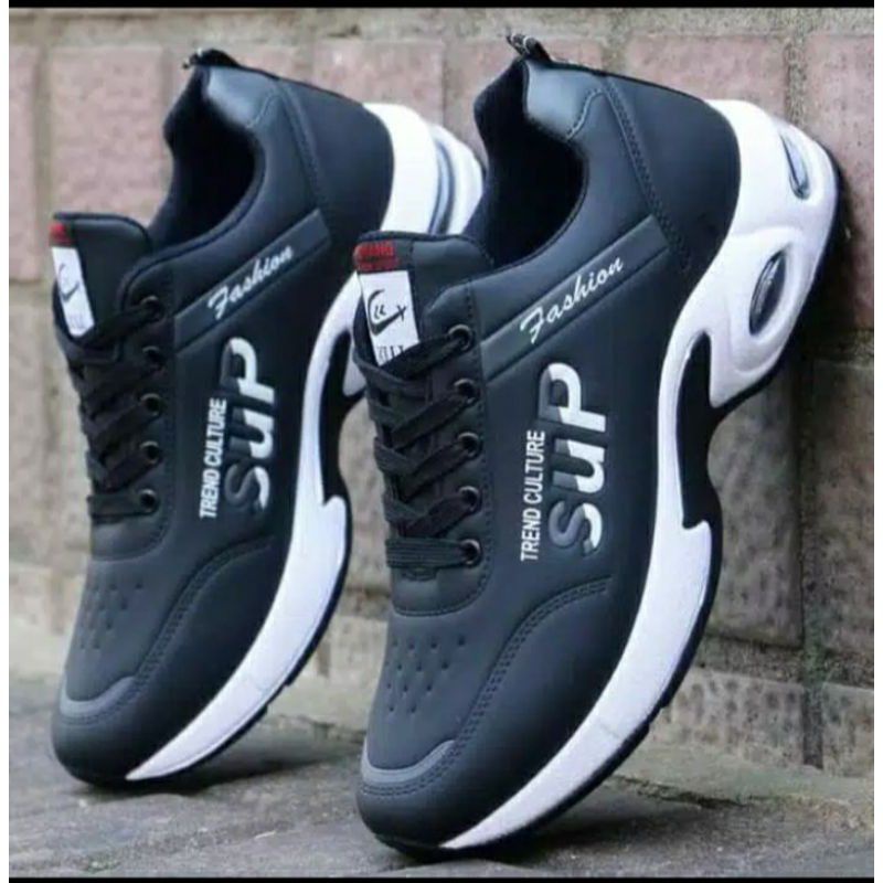Sepatu sneaker sup pria