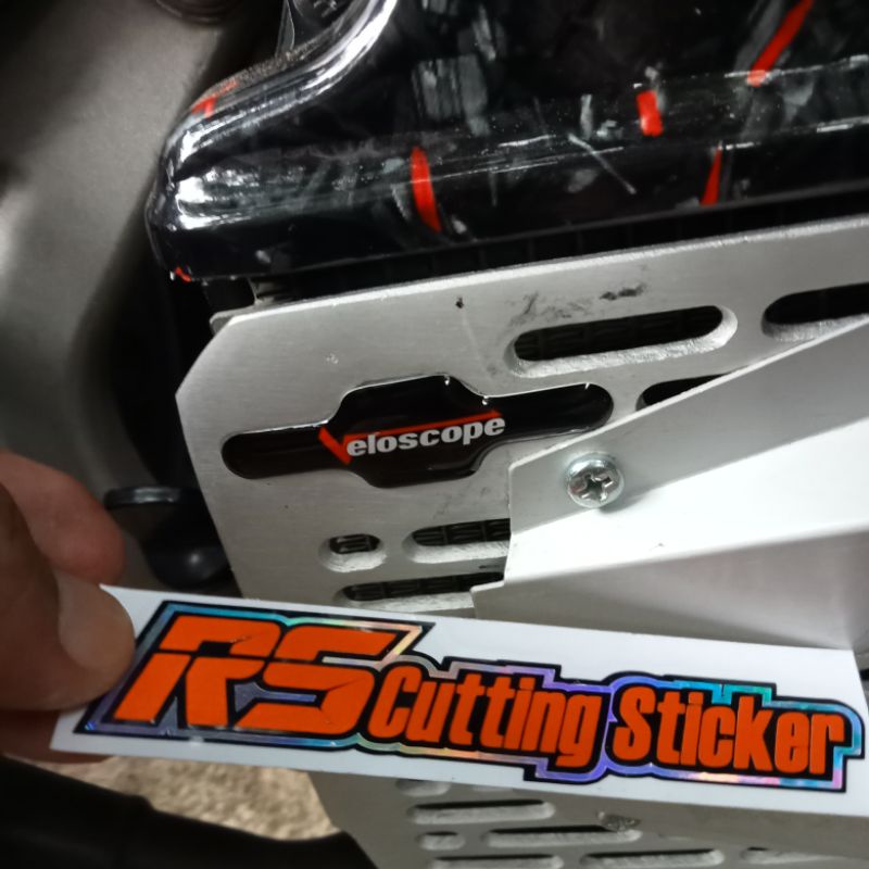 STICKER EMBLEM/TIMBUL COVER RADIATOR VARIASI VARIO150 DAN 125