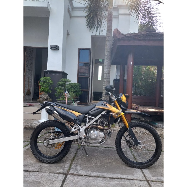 DECAL STIKER MOTOR KLX 150 S MOTIF KUCING GOLD GRAFIK