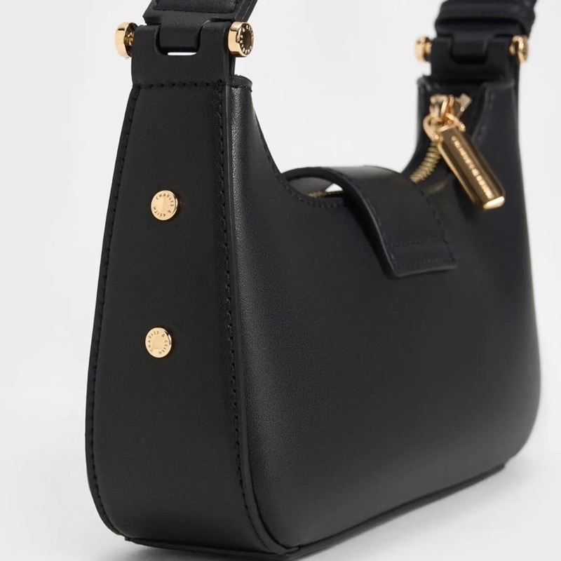 C metallic accent belted bag