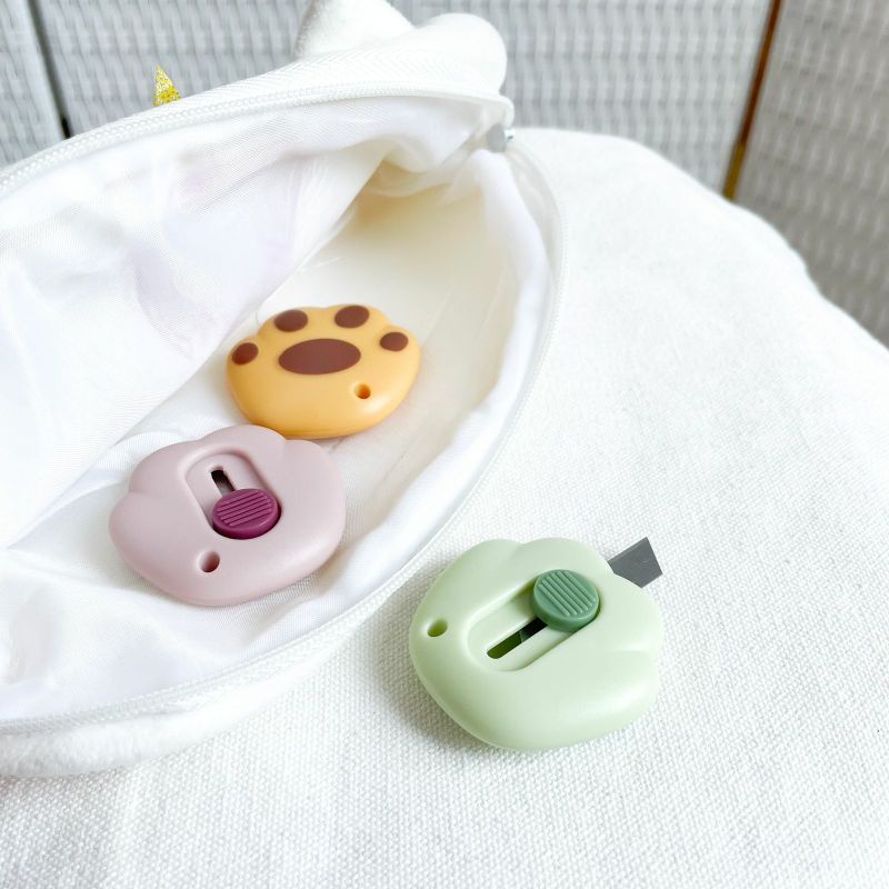 

Cutter mini bentuk cakar kucing catpaw lucu